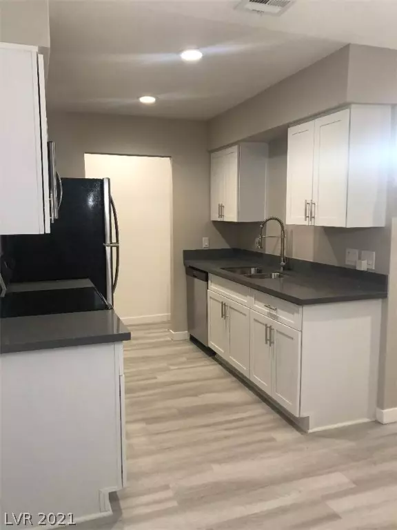 Las Vegas, NV 89110,833 Hedge Way #5