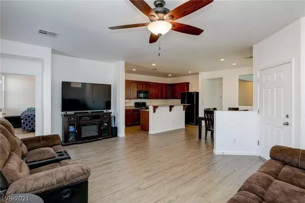 Henderson, NV 89011,976 Crescent Falls Street