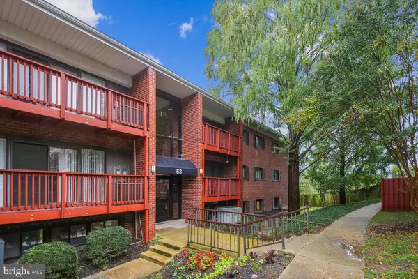 53 SKYHILL RD #104, Alexandria, VA 22314