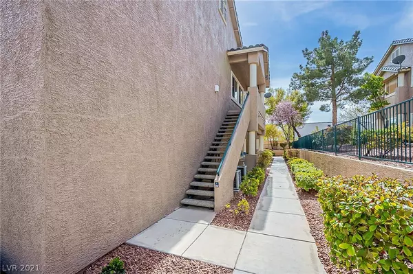 Las Vegas, NV 89117,2153 Quarry Ridge Street #202