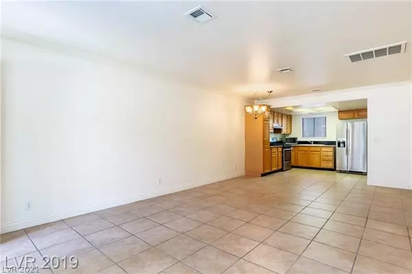 Las Vegas, NV 89119,5171 Caliente Street #133