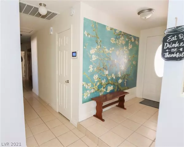 Las Vegas, NV 89103,6476 Lori Court