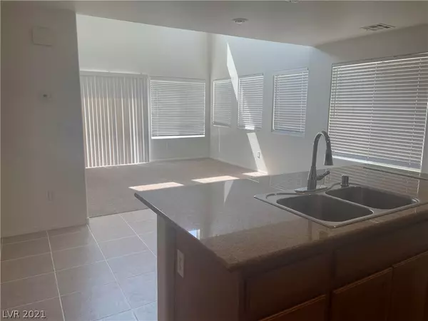 Las Vegas, NV 89148,5637 Dawn Falls Street