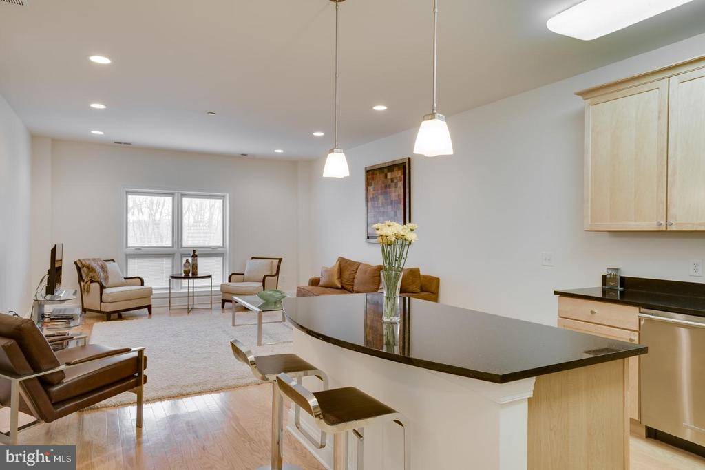 Robbinsville, NJ 08691,2350 ROUTE 33 #201