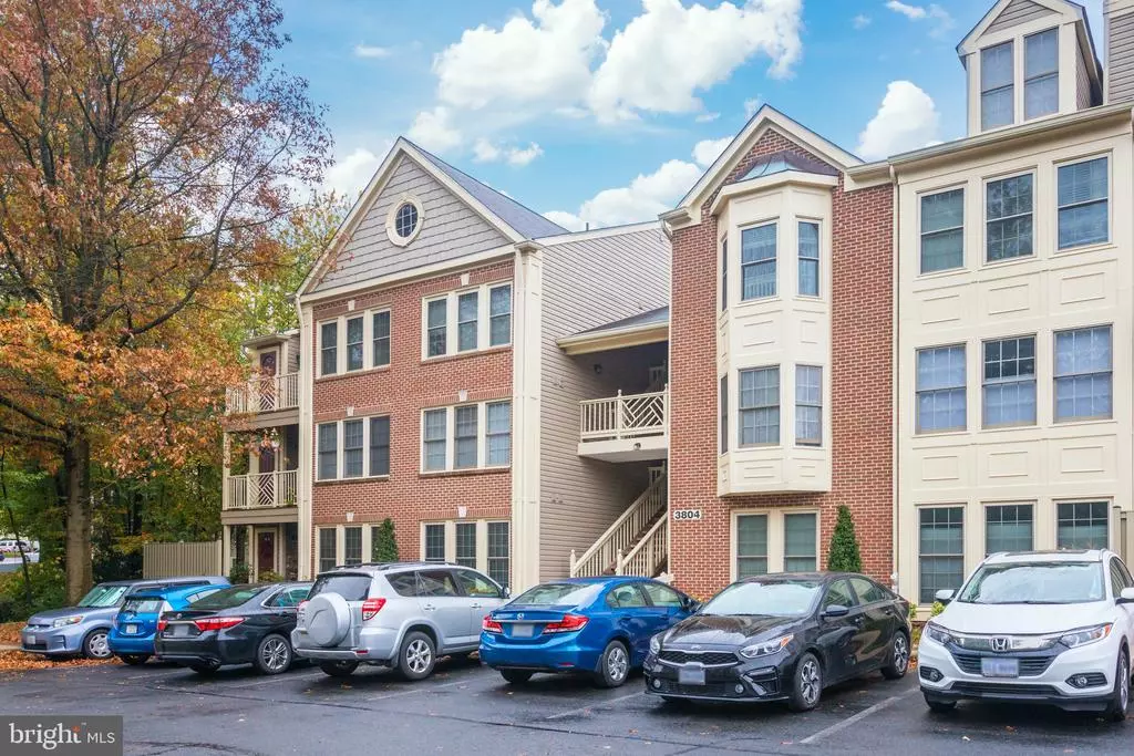 Fairfax, VA 22033,3804 RIDGE KNOLL CT #302-A