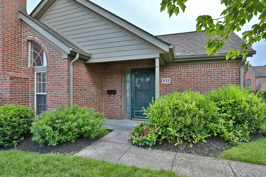 933 Village Brook Way, Columbus, OH 43235