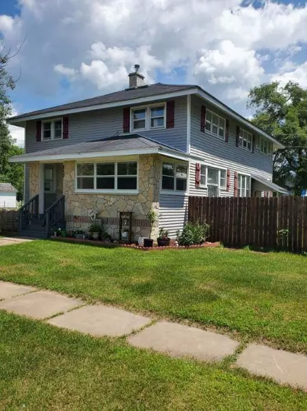 145 N Orange St, Lone Rock, WI 53556