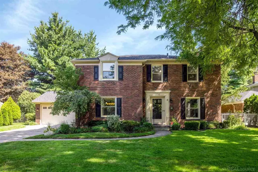 730 S OXFORD, Grosse Pointe Woods, MI 48236