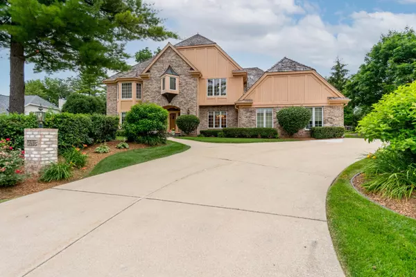 3205 Brehon Ct, Brookfield, WI 53005