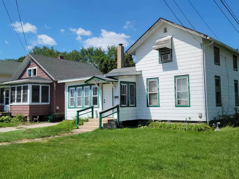 432 & 436 W Delavan Dr, Janesville, WI 53546