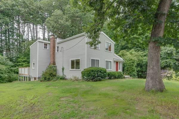 27 Beech St, Tyngsborough, MA 01879