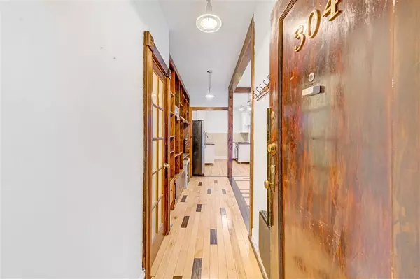 Jc Journal Square, NJ 07306,340 FAIRMOUNT AVE  #304