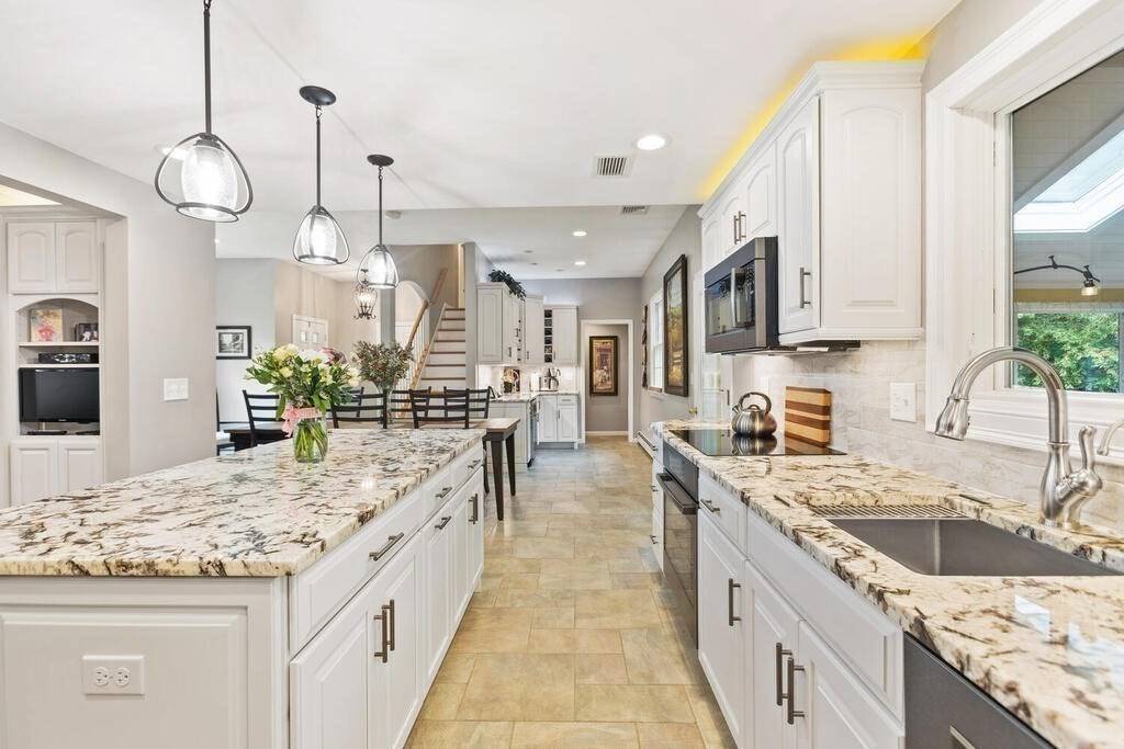 Medway, MA 02053,36 Highland St