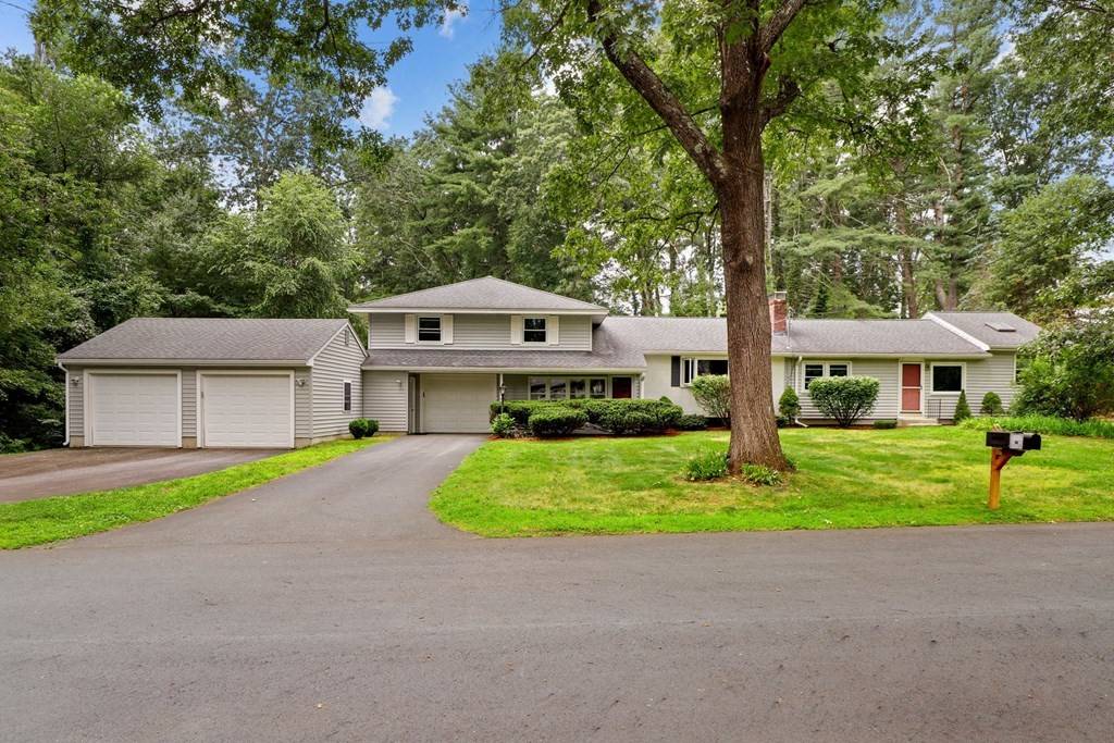 Acton, MA 01720,7 Pinewood Rd