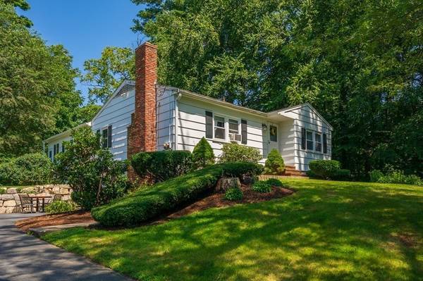 17 Ridge Rd, Halifax, MA 02338