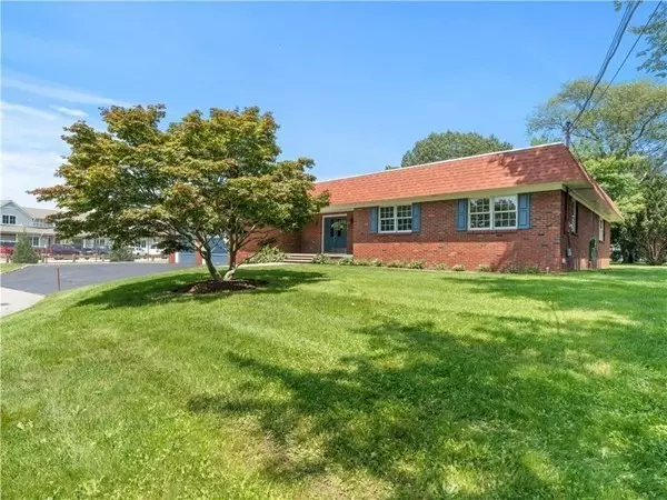 2 Truman Ct, Bristol, RI 02809