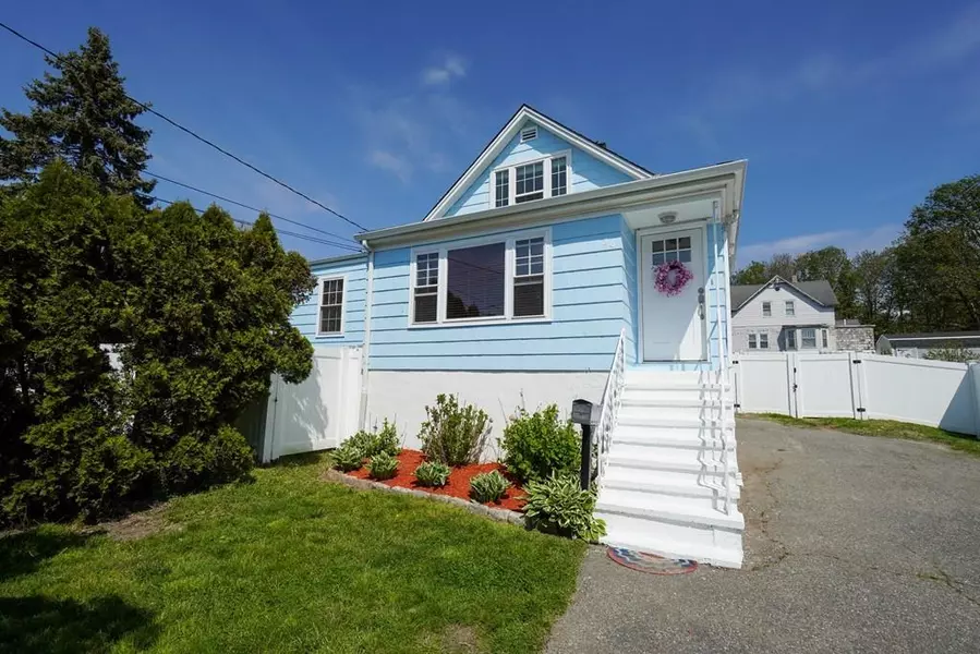 26 Pierce Ave, Tiverton, RI 02878