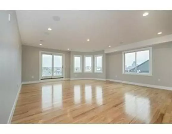 339 West Broadway #14, Boston, MA 02127