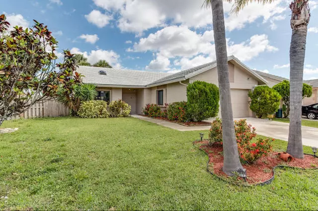 5672 Strawberry Lakes CIR, Lake Worth, FL 33463