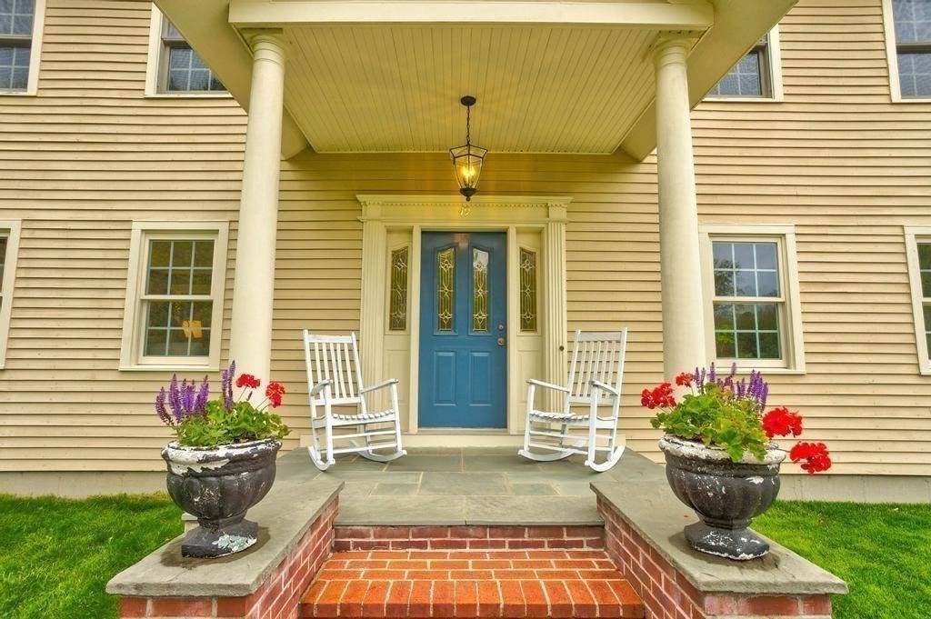 49 Pleasant St, Grafton, MA 01519