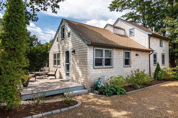 181 Circuit Avenue, Oak Bluffs, MA 02557