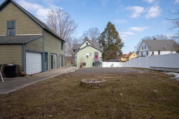 Monson, MA 01057,4 Spring St