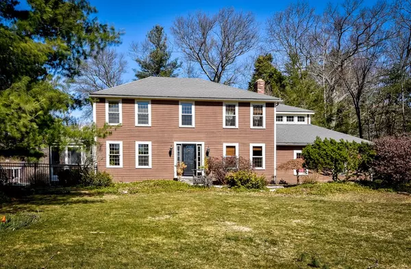 45 Everett St, Sherborn, MA 01770