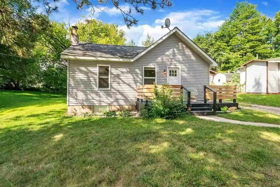 451 N Lake St, Harrison, MI 48625