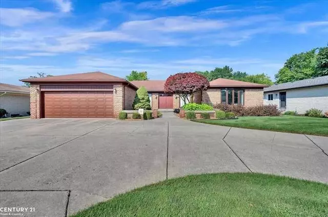 38325 SANTA ANNA, Clinton Township, MI 48036