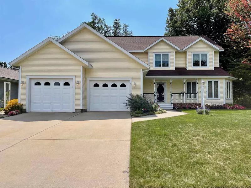 202 Fairbrook Dr, Waunakee, WI 53597