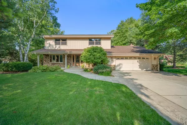 3710 Stonebrook Ct,  Brookfield,  WI 53005