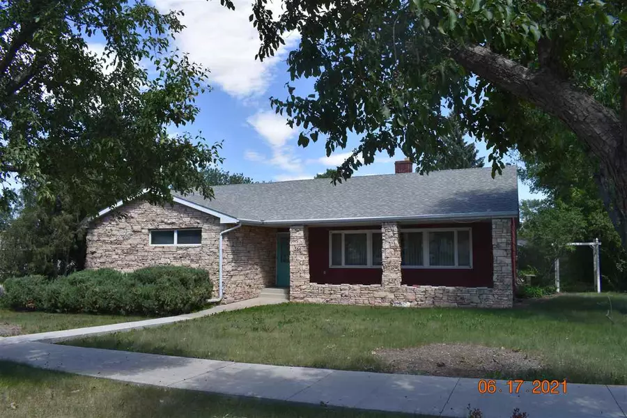 354 1st St NE, Garrison, ND 58540