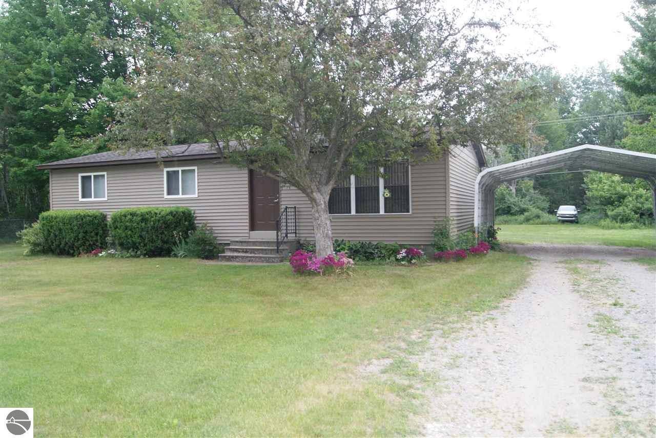 2112 N Huron, Pinconning, MI 48650
