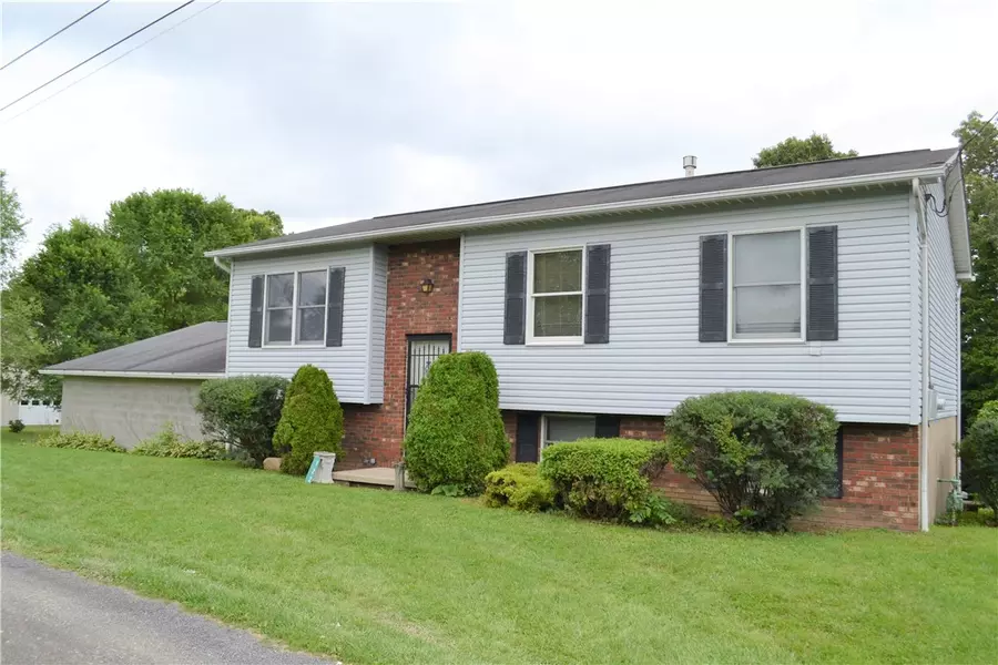 122 N 7th St, Elderton, PA 15736