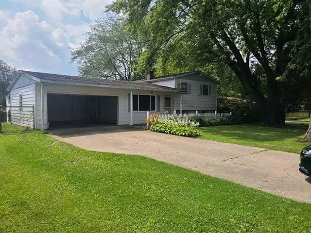 3266 B Drive S, East Leroy, MI 49051