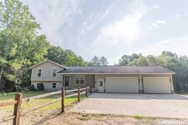 2842 S Maple Island Road, Ravenna, MI 49451