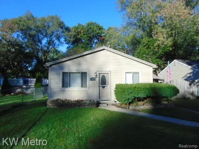 21627 NEGAUNEE ST, Southfield, MI 48033