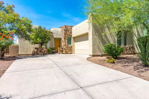 1033 W Par Four Drive, Oro Valley, AZ 85755