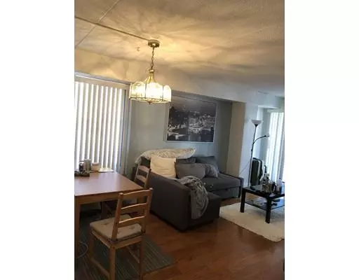 280 Harvard St #2D, Cambridge, MA 02139