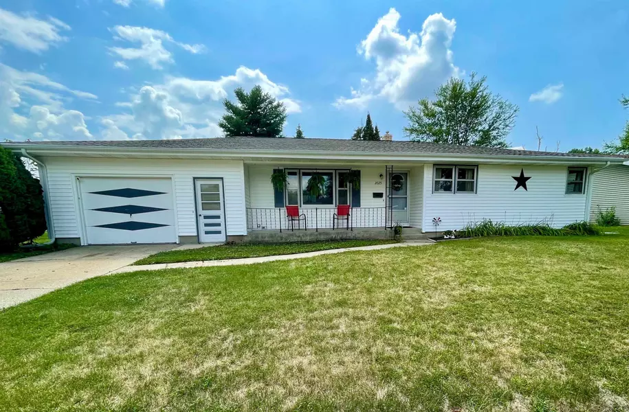 2025 Sunnyside St, Janesville, WI 53548