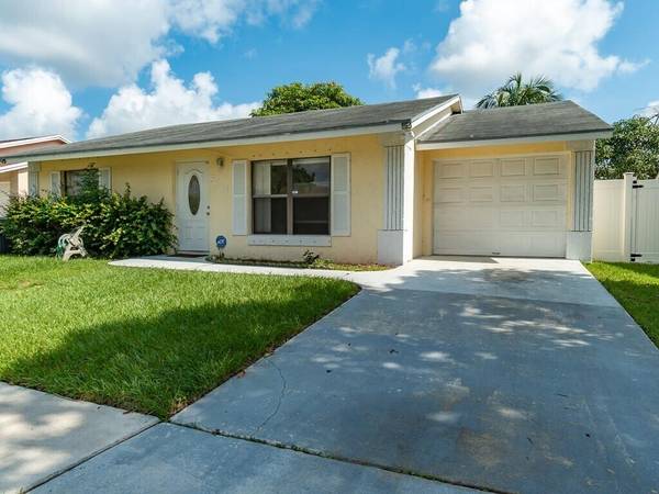 5974 W Ithaca CIR,  Lake Worth,  FL 33463