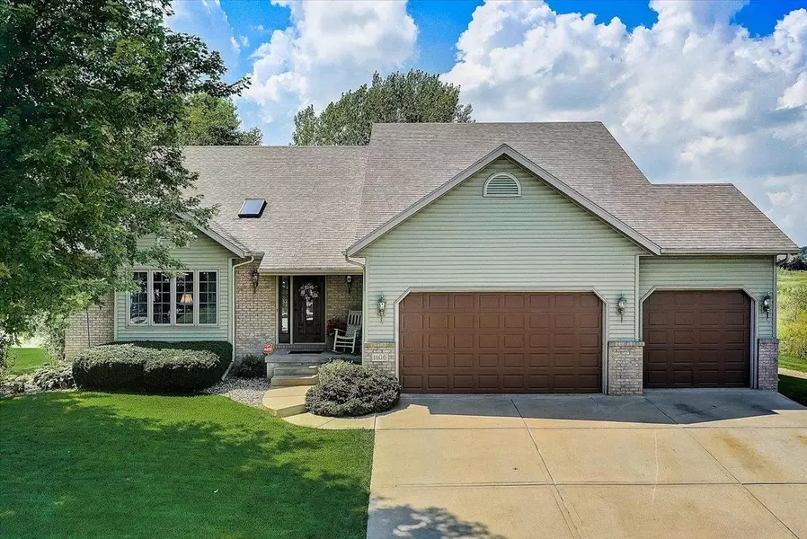 1106 N Fairbrook Dr, Waunakee, WI 53597