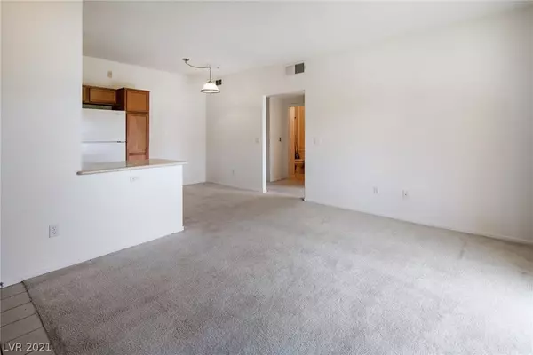 Henderson, NV 89052,2291 W Horizon Ridge Parkway #7240