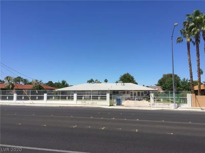 5834 W Oakey Boulevard, Las Vegas, NV 89146