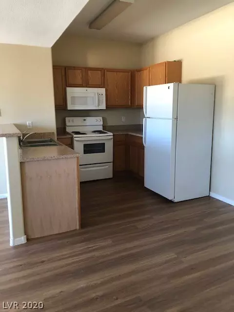 Las Vegas, NE 89108,2191 HUSSIUM HILLS Street #202