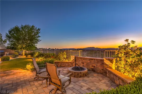 2 HOLSTON HILLS Road, Henderson, NV 89052