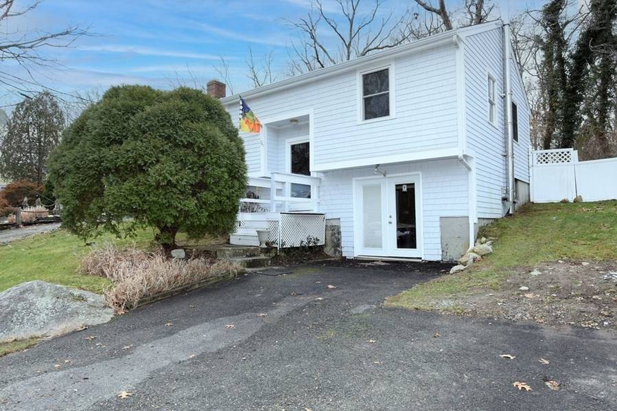 749 Rocky Hill Rd, Plymouth, MA 02360