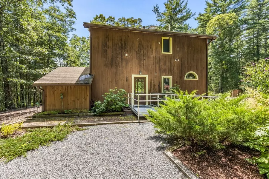 44 Pond St, Carver, MA 02330