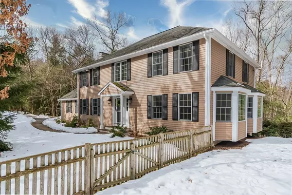 57 County St, Dover, MA 02030