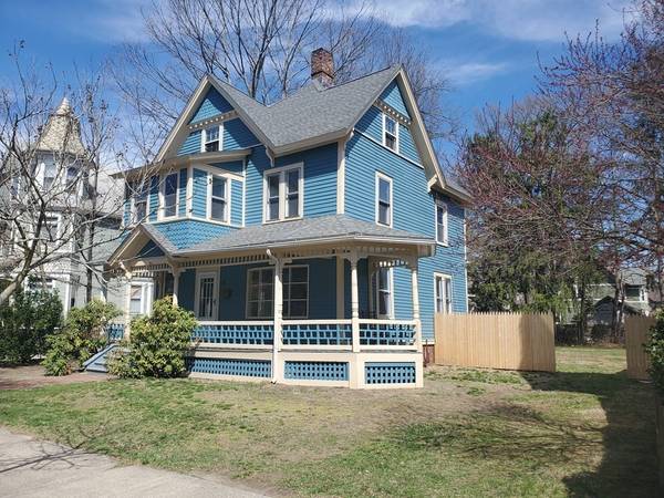 37 Greenleaf St, Springfield, MA 01108